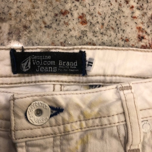 White Volcom Jean shorts - Picture 3 of 3